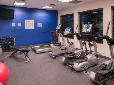 Hotel Express & Airport By Ihg Bakersfield