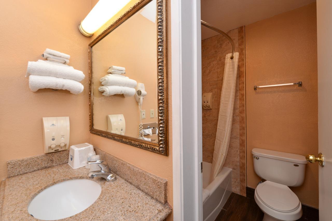 Motel Americas Value & Suites-east