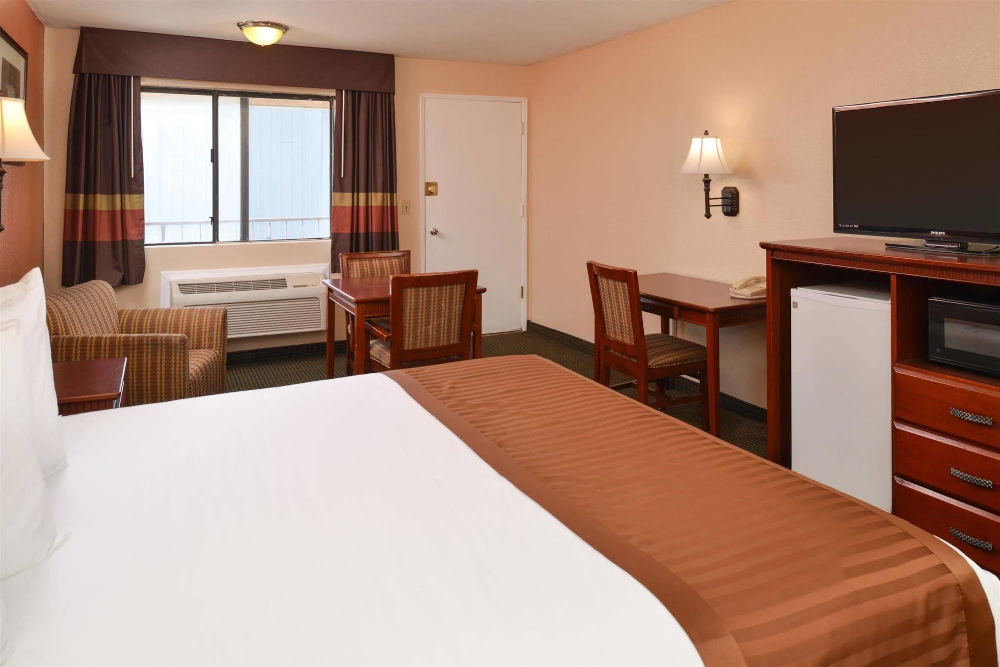 Americas Value & Suites-east 2* Bakersfield