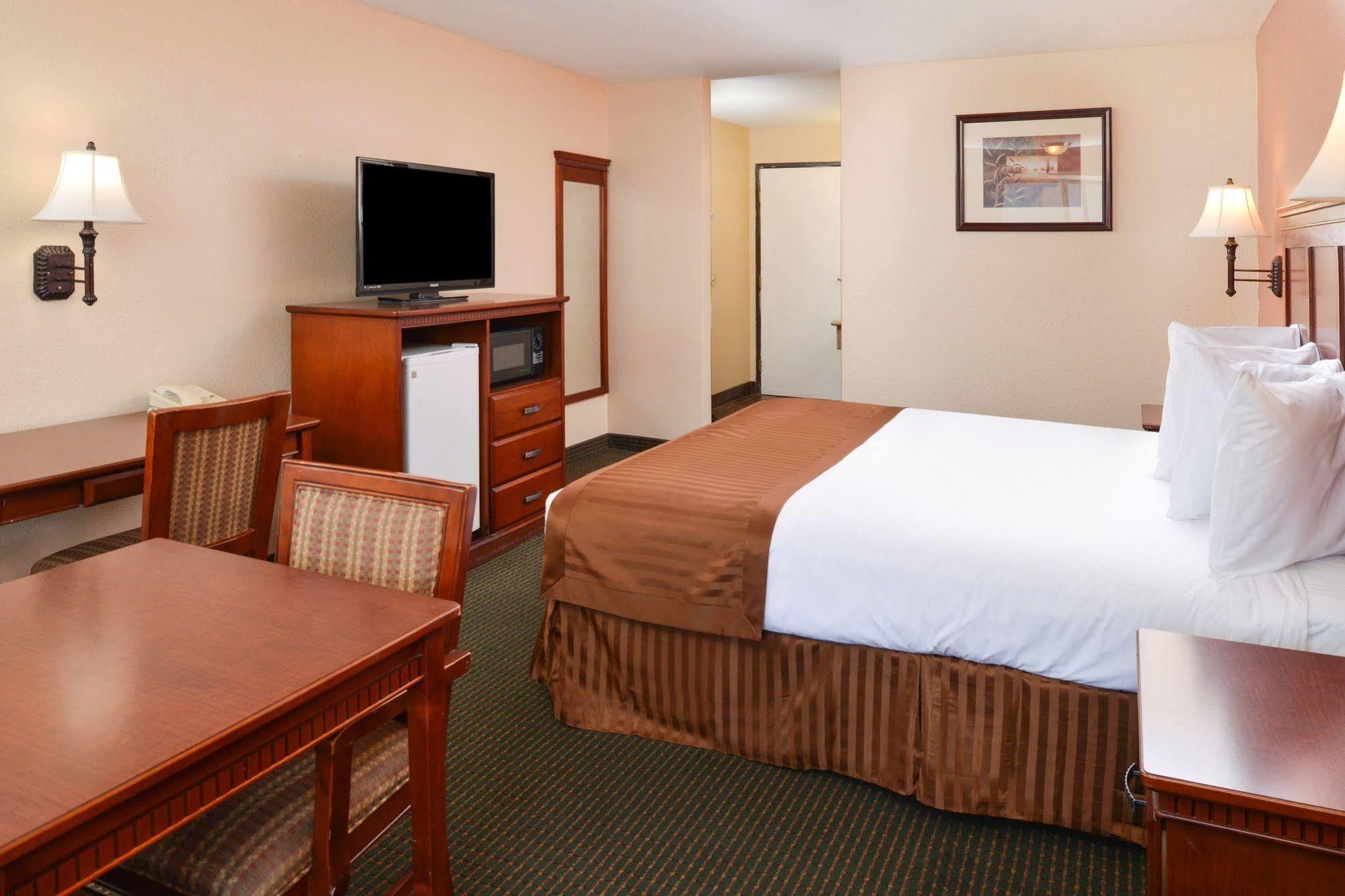 Americas Value & Suites-east