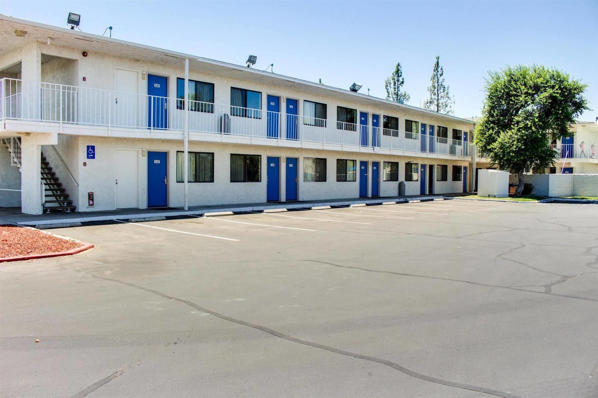 Hotel 6-bakersfield, Ca - South Bakersfield