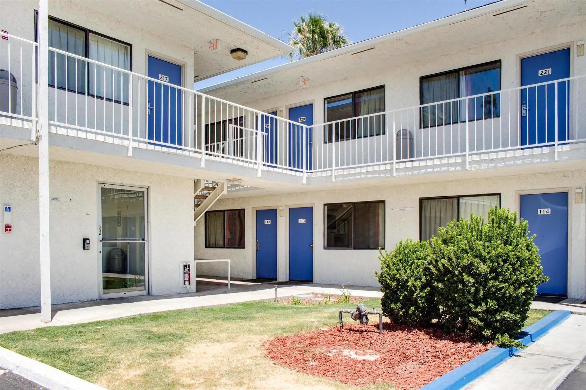 Hotel 6-bakersfield, Ca - South 2*